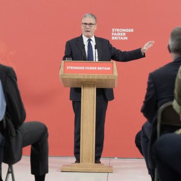 Britain's Prime Minister Keir Starmer delivers a speech on defence in Berkshire Keir Starmer Annonce un Nouveau Plan d’Investissement dans la Défense