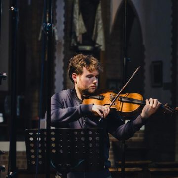 Timothy Ridout : Embrasser les Nuances de la Voix Humaine avec l’Alto