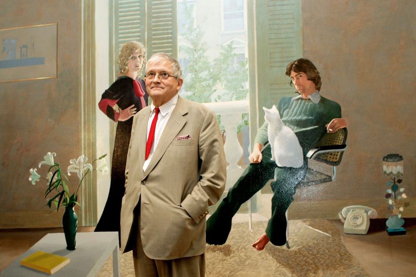 British artist Hockney poses in front of double portrait in London David Hockney : Un artiste visionnaire et hédoniste disparu à 88 ans