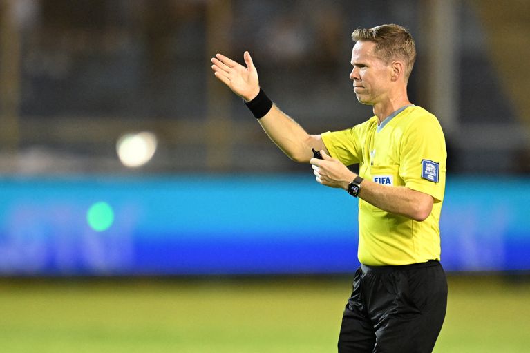 FBL-WC-2026-CONCACAF-QUALIFIER-SLV-PAN Drew Fisher: l’arbitre canadien au cœur du Mondial 2026