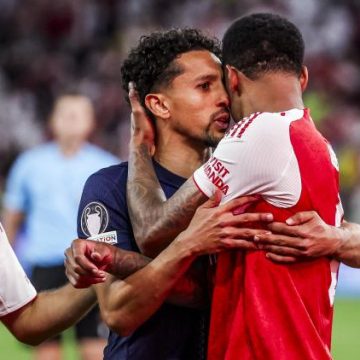 Marquinhos soutient Gabriel après la finale de la Ligue des champions