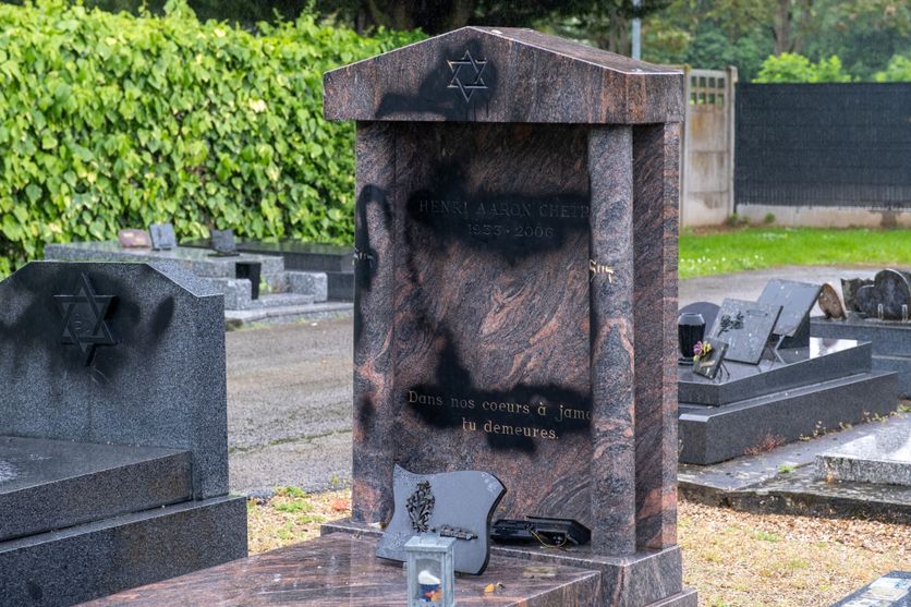 ANTI-SEMITE ATTACK IN A CEMETERY IN EURE Initiative nationale pour lutter contre les actes antireligieux
