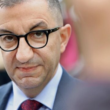 Enquête sur Jean Messiha : accusations de détournement de fonds