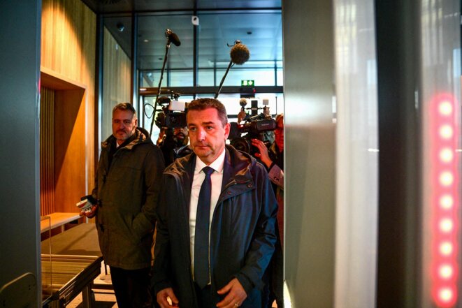 af9327ea-0e2b-4f4e-8288-e7e4df863430 Transparence et probité : Les défis des politiques face aux accusations
