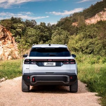 b33b8b2a-757e-4782-92dd-71110318b18c La nouvelle Jeep Compass 4xe : 100% électrique et performante