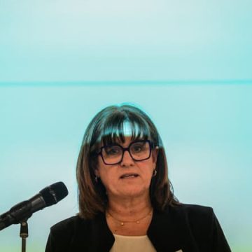 Présidente de la Métropole de Lyon demandes des mises en retrait après des accusations de viol