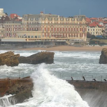 c249fca6-1fd2-4c2a-b62a-ee6e8d112bc8 Effondrement de Falaise et Disparition de Plongeurs à Biarritz