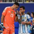 La dualité d’Emiliano Martinez : héros en Argentine, controversé en France