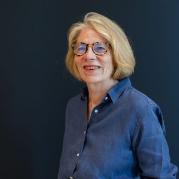 Portrait chroniqueuse Lucie SCHMITT Lucile Schmid : Une Canicule Révélatrice des Défaillances Politiques