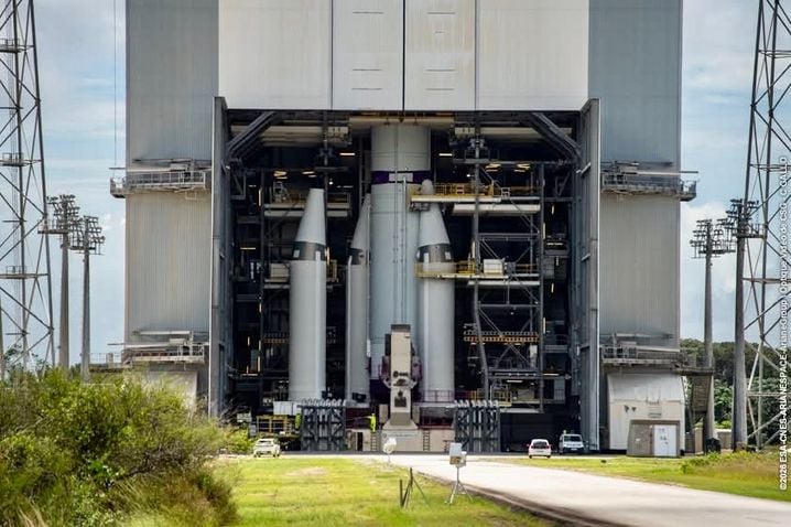 ca9fa35f-0a6f-40ed-b3b1-e3b44963a818 Ariane 6 prêt pour un lancement décisif avec des innovations majeures