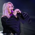 Bonnie Tyler montre des signes de rétablissement après une opération