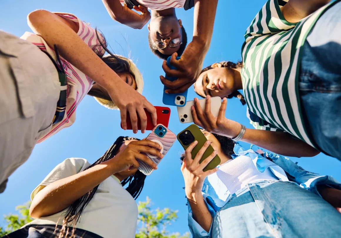 Les réseaux sociaux deviennent la principale source d’information