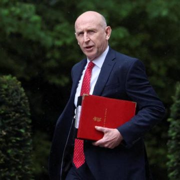 Démission de John Healey : Enjeux pour Keir Starmer