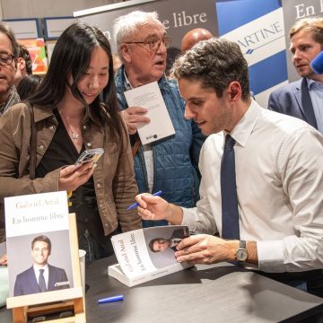 dca2f3bd-e584-4c12-8553-9d56df60109a Course à la Présidence 2027: Qui Succédera à Macron?