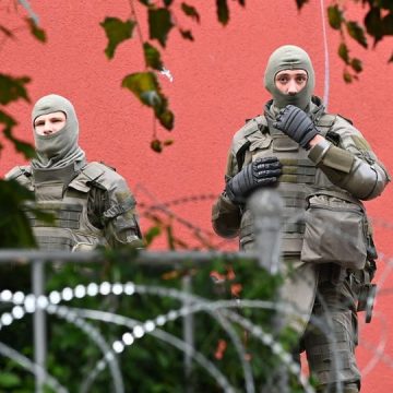 High tensions continue after newly elected mayors take office in northern Kosovo L’Otan réduit ses effectifs au Kosovo