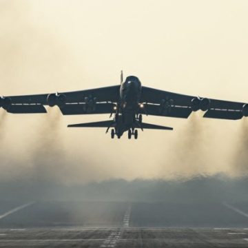 Un bombardier B-52 américain s’écrase en Californie