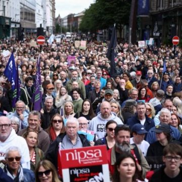 Hommage à la victime de l’attaque au couteau à Belfast