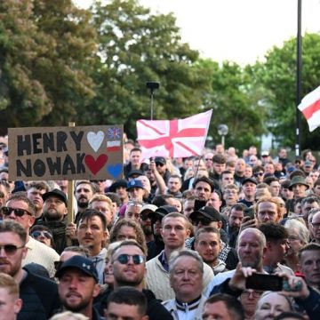 Far Right Groups Encourage Protest Over Death Of Henry Nowak Le vice-président américain critique la gestion britannique d’un meurtre