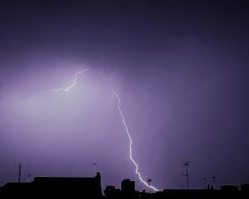 DOUNIAMAG-FILES-FRANCE-SCIENCE-SPACE-WEATHER-DEFENCE Incendies causés par la foudre dans le Var