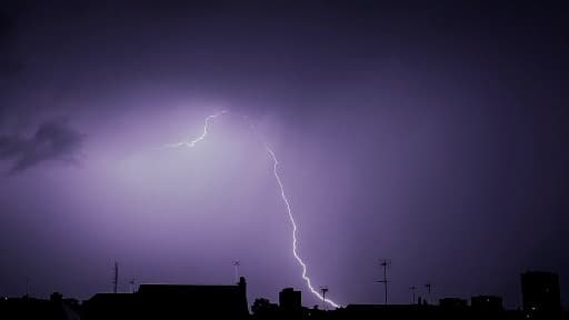 DOUNIAMAG-FILES-FRANCE-SCIENCE-SPACE-WEATHER-DEFENCE Incendies causés par la foudre dans le Var