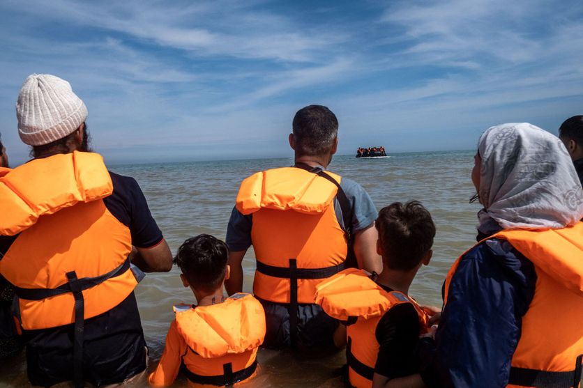 LONDON CALLING, un groupe de migrants tentent de traverser la manche. Traversées Dangereuses de la Manche