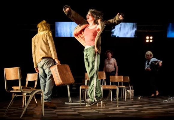 0b47265f-c554-4837-a6d3-89ff65fbe934 Le Festival d’Avignon : un Spectacle qui Divise