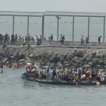 Entrée massive de migrants à Ceuta depuis le Maroc
