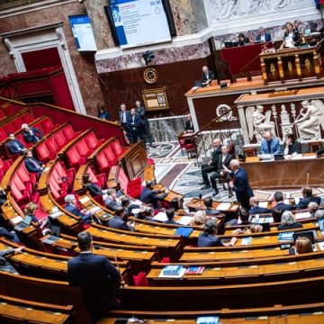 164ec4ef-ee55-4c67-bbe2-f62f81052db9 Rejet de la Motion de Censure Contre le Gouvernement Français