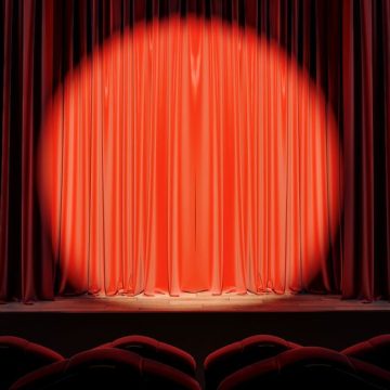 Red stage with empty curtains La CGT Spectacle appelle à la grève contre les coupes budgétaires