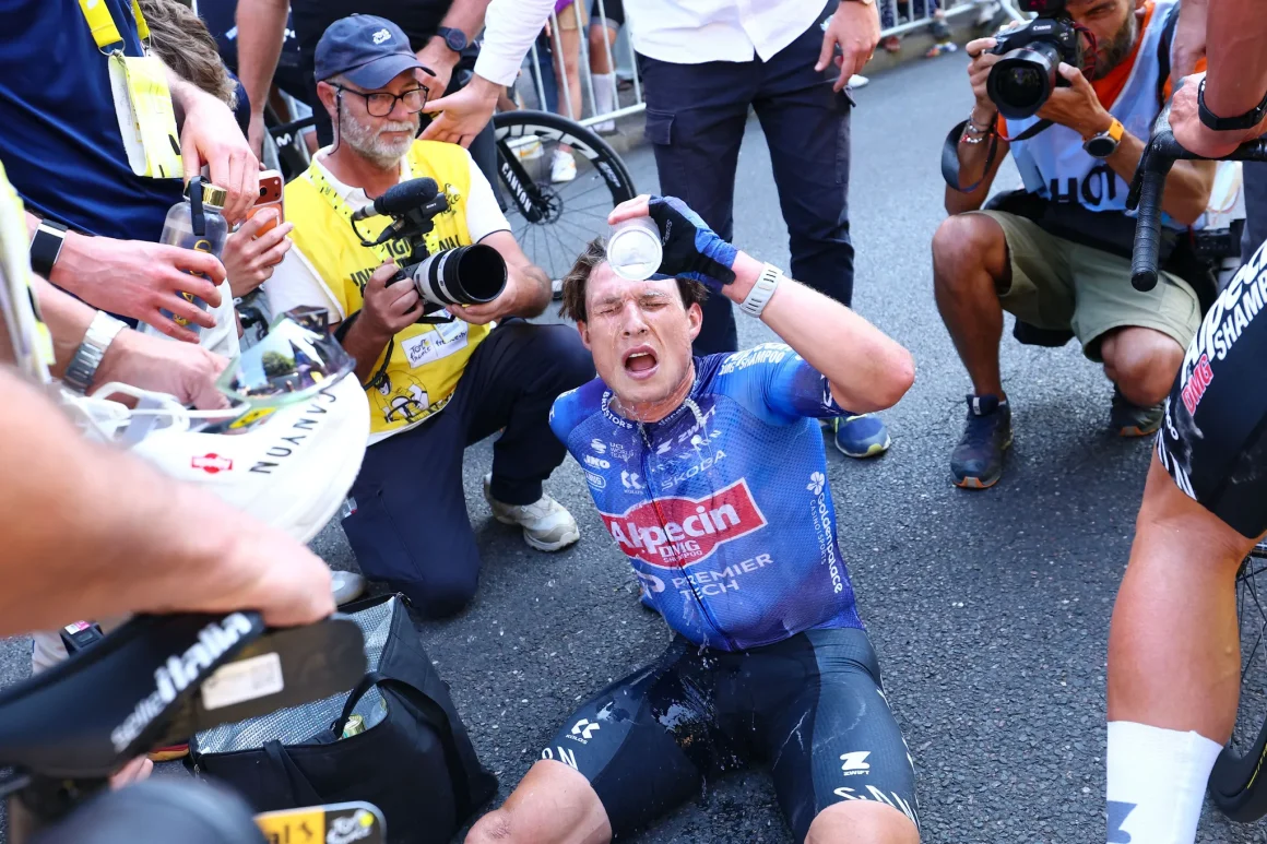 Pogacar et Evenepoel en tête, Seixas et Del Toro s&rsquo;affrontent pour la troisième place