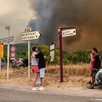 22c110f1-523b-4f4e-9164-6bfc4c9c01cb Les incendies ravagent la France et la Grèce