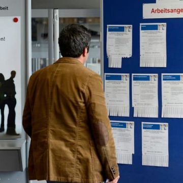 23d843ea-14c6-4558-a363-2fd3632ef66e Les Dépenses de la France pour l’Emploi en 2023 : Analyse et Résultats