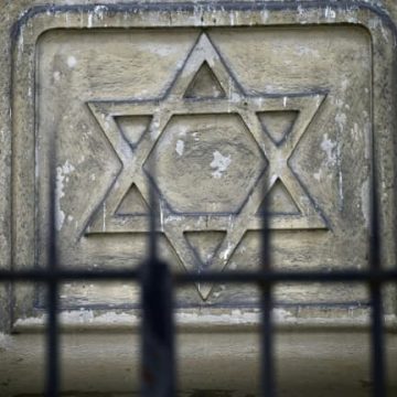 2878a4b4-ac52-46a9-966f-a6f55288f5f9 Vol de rouleaux de la Torah dans une synagogue de Levallois-Perret