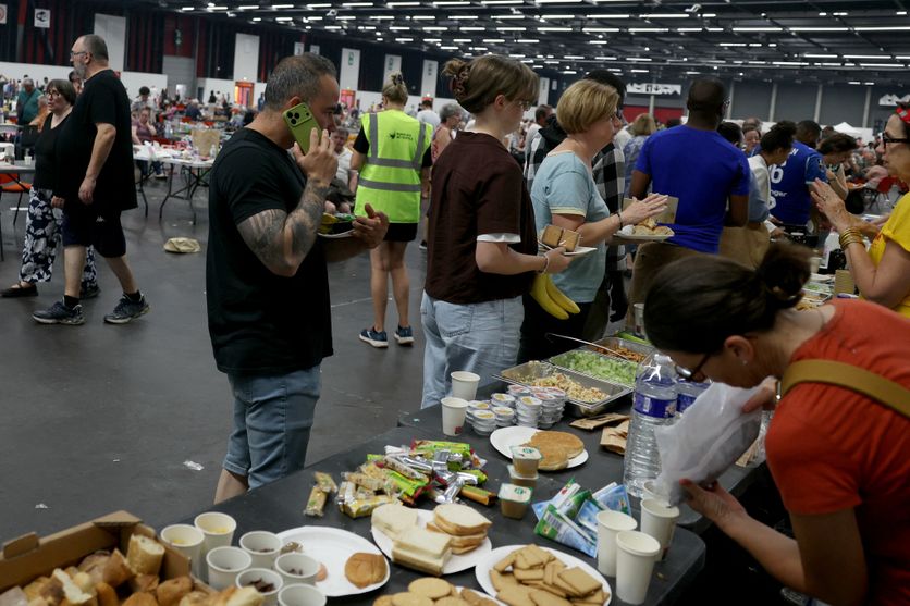 FRANCE-ENVIRONMENT-CLIMATE-WEATHER-WILDFIRE Evacuations et efforts face aux incendies en Gironde