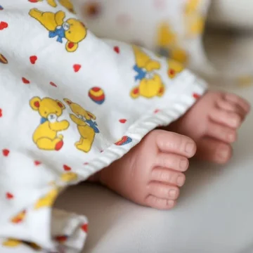 39d4b9fd-a85d-4da3-b340-84c7faad3137 La Cour de cassation reconnaît la filiation pour des enfants nés de GPA au Canada