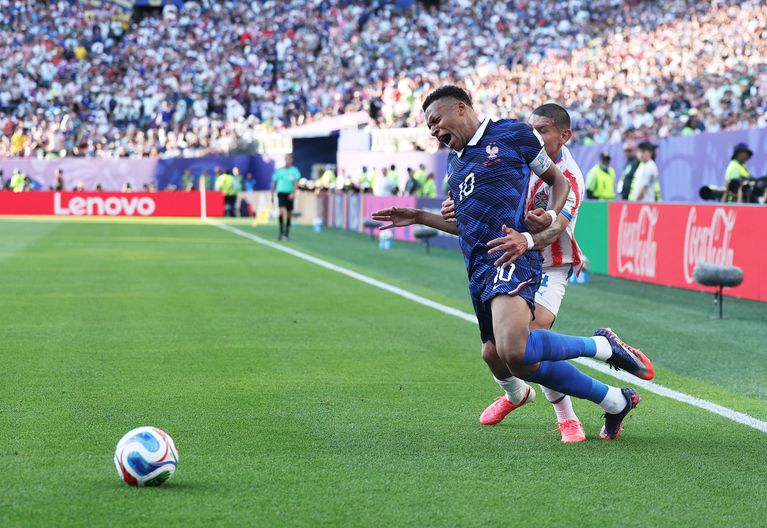 Paraguay v France: Round of 16 - FIFA World Cup 2026 La France gagne contre le Paraguay grâce à un penalty de Mbappé