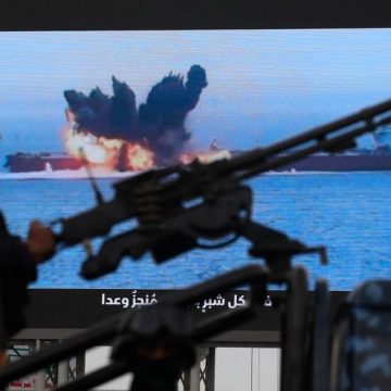 Houthis rally in Sana'a following Lebanon-Israel ceasefire Les enjeux stratégiques du détroit de Bab Al-Mandab