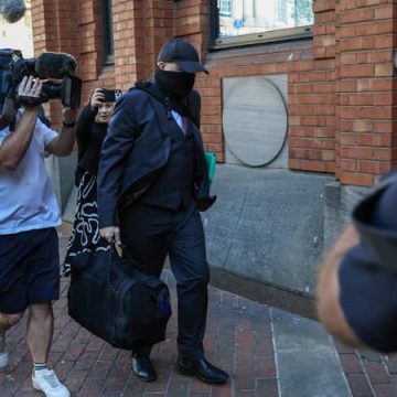 3acae1e9-7bb1-40c4-8da8-6207e827fe3d Un responsable de pompes funèbres britannique devant la justice