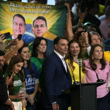 Le Parcours Compliqué de Flávio Bolsonaro en Politique