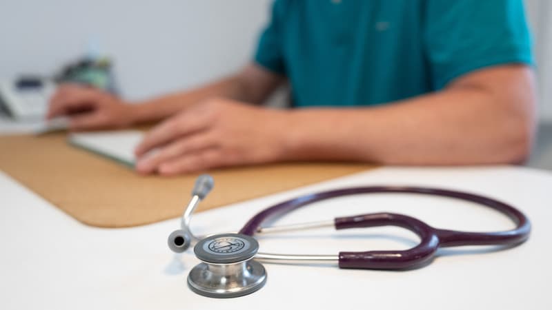 3bfbcbec-9773-4acb-a631-cd6b3e1576ce Les associations de patients critiquent la hausse des franchises médicales