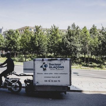 Les livreurs à vélo et la canicule : un débat sur les protections nécessaires
