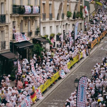 484e426e-2442-4150-b809-8fb53ee35b9d La rue Lepic et le spectacle du Tour de France 2026