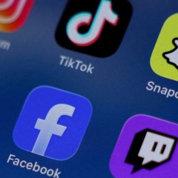 49e86315-de83-41b6-80d3-9186a4ad34fa L’UE envisage des restrictions des réseaux sociaux pour les mineurs
