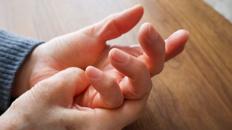 4a912dfa-9493-4b5b-812d-e0cd7954dc39 Comprendre les causes des fourmillements dans les mains
