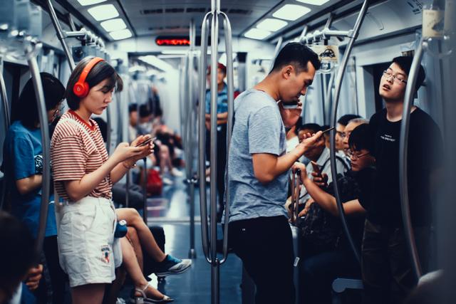 4a923b52-7066-4c0b-8b1b-a5848810d380 Problèmes liés au durcissement des contrôles de sécurité dans le métro de Shenzhen