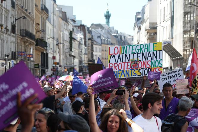 4ce51eb7-b88f-4387-8acb-29d8816aaf15 Manifestations en France pour une loi intégrale contre les violences sexuelles