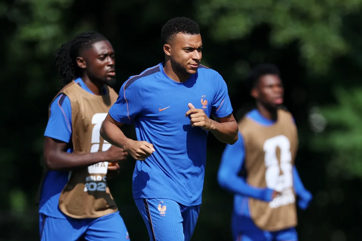 5052d8d3-5e8e-4f86-9b5b-cae8b566753c France et Maroc: Un duel amical en quart de finale de la Coupe du monde