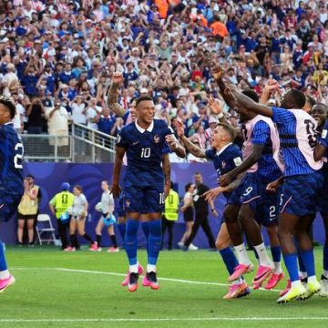 505fc327-2b1d-48b6-94dc-caaa68dee1d1 La France pénètre les quarts malgré les obstacles paraguayens