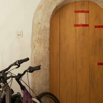 5a248ebf-e5f8-4b01-9ff5-d49f7e154eb7 Découverte macabre à Orange: une enquête pour meurtre sur mineur