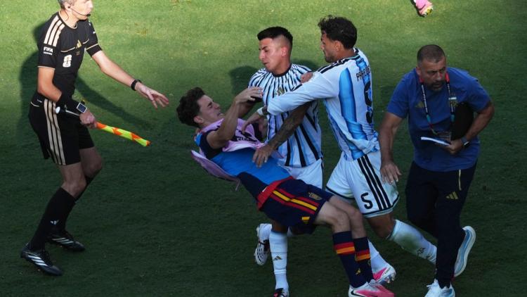 62553270-59af-4883-85cb-b2f36e01b1fe Leandro Paredes Expulsé après la Finale de la Coupe du Monde 2026